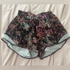 Women’s Lululemon Hotty Hot Low-Rise Lined Short 4”